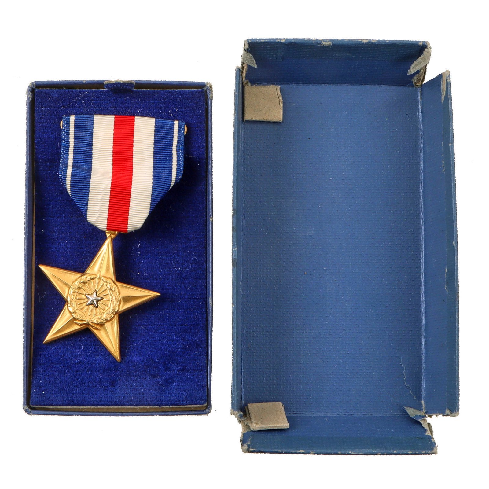 Original U.S. WWII Silver Star Medal by the UNCAS MFG. Co. in Issue Box Dated 1943
